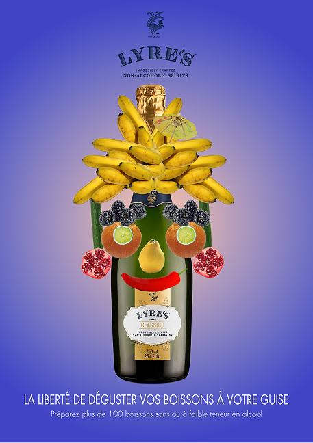 Affiche pour la marque Lyre's représentant une bouteille et des fruits afin de lui former un visage. Le tout sur un fond violet.